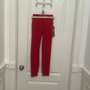 NWT Lululemon Wunder Under HR Tight 25”
Size 2
DKRD